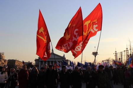К годовщине воссоединения России и Крыма сталинградские коммунисты отправили юбилейный гуманитарный груз