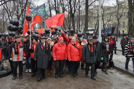 Lifenews: На многотысячном митинге в Москве коммунисты потребовали отставки правительства