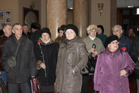 Сталинградские коммунисты отметили годовщину смерти Сталина возложением цветов