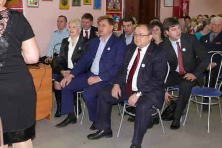 Коммунисты Ленинградской области принимают участие в акции «Имя Героя – школе»