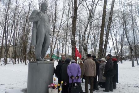 В городе Валдай Новгородской области состоялся митинг КПРФ против отмены льгот и за отставку Правительства РФ