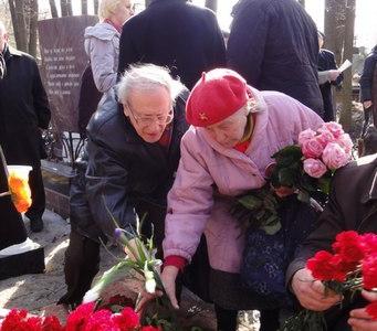 В Москве прошла акция "Цветы для Виктора Илюхина - 2015"