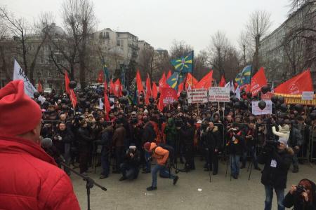 РИА-Новости: Коммунисты высказались против либерального курса правительства РФ
