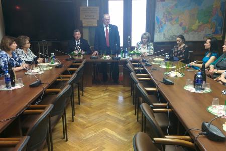 Г.А. Зюганов поздравил с 8 марта сотрудниц аппарата ЦК и фракции КПРФ в Госдуме