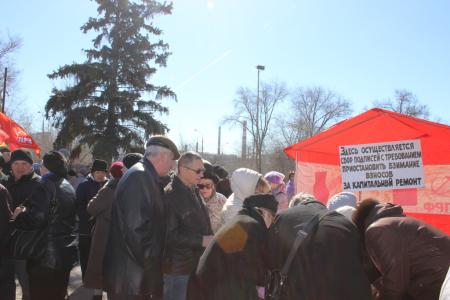 Коммунисты Волгограда провели полуторатысячный митинг против ухудшения социально-экономического положения населения