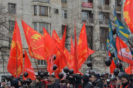 Lifenews: На многотысячном митинге в Москве коммунисты потребовали отставки правительства