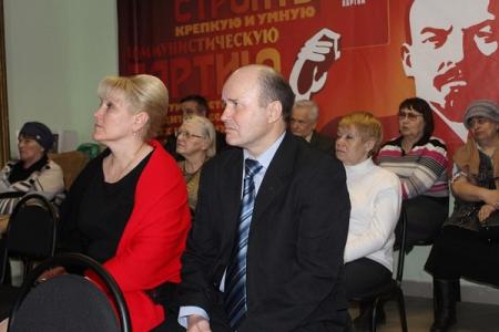 Новгородский горком КПРФ отправил гуманитарную помощь детям Луганска