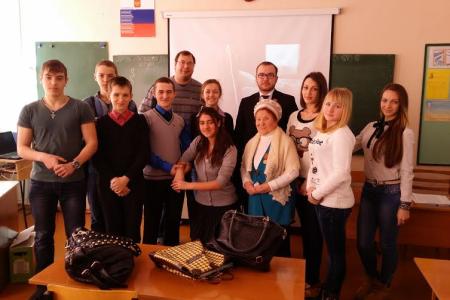 Первый секретарь ЦК ЛКСМ РФ Анатолий Долгачев провел открытый урок, посвященный Знамени Победы, в поселке Дунай Приморского края