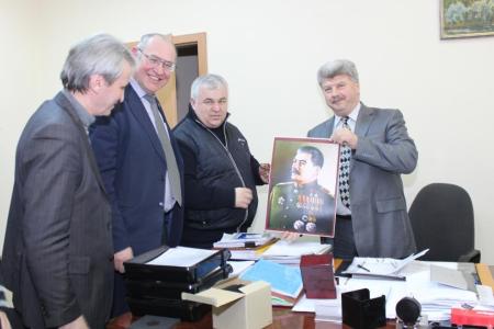 Делегация коммунистов во главе с К.К. Тайсаевым посетила с гуманитарным визитом Донецкую и Луганскую Народные Республики