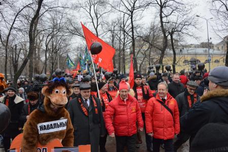 Lifenews: На многотысячном митинге в Москве коммунисты потребовали отставки правительства