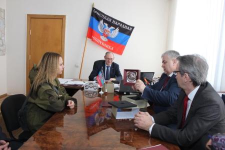Делегация коммунистов во главе с К.К. Тайсаевым посетила с гуманитарным визитом Донецкую и Луганскую Народные Республики