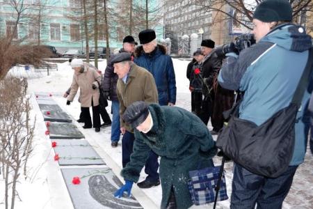 Первый секретарь Тульского обкома партии Олег Лебедев и ветераны-коммунисты рассказали федеральным СМИ о своей инициативе по восстановлению памятника И.В. Сталина
