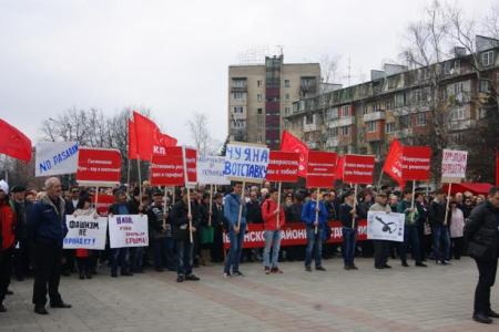 В Северной Осетии прошел многочисленный митинг в поддержку развития промышленности, сельского хозяйства и в поддержку жителей Новороссии