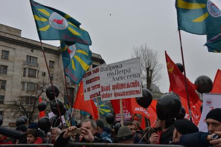 Lifenews: На многотысячном митинге в Москве коммунисты потребовали отставки правительства
