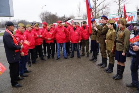 Краснодарский край. 24 марта коммунисты, комсомольцы, пионеры и беспартийные патриоты Белореченского района встречали международный автопробег «Наша Великая Победа»