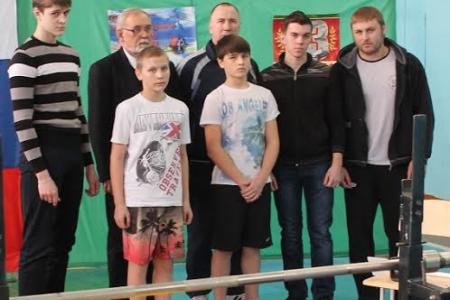 В здоровом теле – здоровый дух. Курганские коммунисты приняли участие в проведении открытого Кубка города по классическому жиму лежа