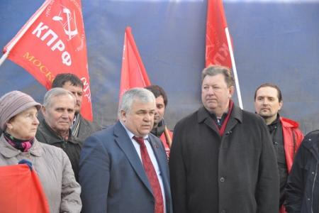 Коммунисты отправили юбилейный 30-й гуманитарный конвой в Новороссию