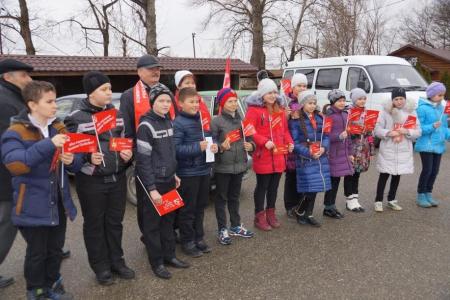 Краснодарский край. 24 марта коммунисты, комсомольцы, пионеры и беспартийные патриоты Белореченского района встречали международный автопробег «Наша Великая Победа»