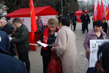 В Северной Осетии прошел многочисленный митинг в поддержку развития промышленности, сельского хозяйства и в поддержку жителей Новороссии