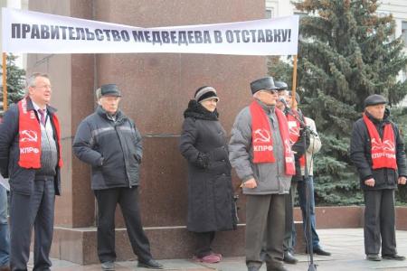 Псковское областное отделение КПРФ провело митинги «Пустых карманов»