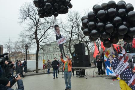 Lifenews: На многотысячном митинге в Москве коммунисты потребовали отставки правительства