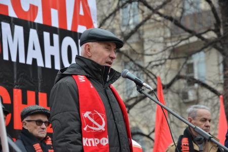 Lifenews: На многотысячном митинге в Москве коммунисты потребовали отставки правительства