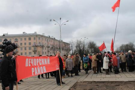 Псковское областное отделение КПРФ провело митинги «Пустых карманов»