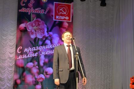 Новосибирские коммунисты поздравили женщин с Международным женским днем