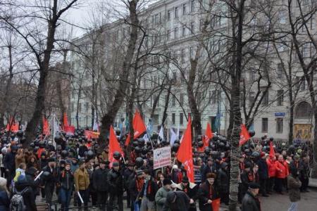 Lifenews: На многотысячном митинге в Москве коммунисты потребовали отставки правительства