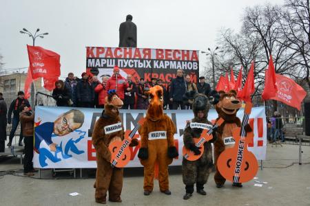 Lifenews: На многотысячном митинге в Москве коммунисты потребовали отставки правительства