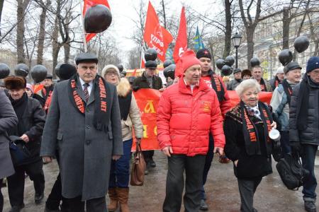 Lifenews: На многотысячном митинге в Москве коммунисты потребовали отставки правительства