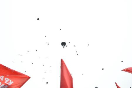 Lifenews: На многотысячном митинге в Москве коммунисты потребовали отставки правительства