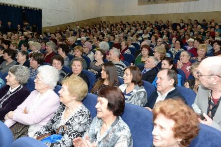 Новосибирские коммунисты поздравили женщин с Международным женским днем
