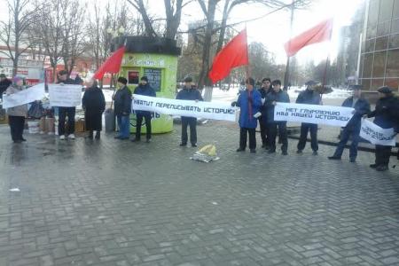 Белгородская область. Коммунисты и комсомольцы в Старом Осколе провели акцию "Сванидзе, хватит врать!"