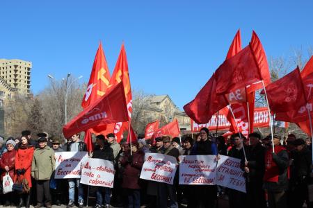 Коммунисты Волгограда провели полуторатысячный митинг против ухудшения социально-экономического положения населения