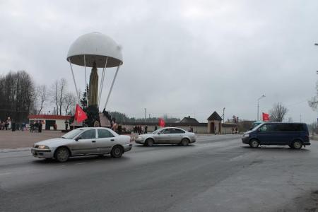 Хулиганы напали на делегацию Псковского горкома КПРФ у памятника 6-й роте
