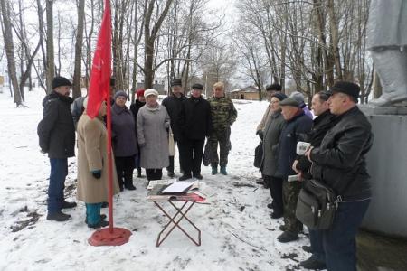 В городе Валдай Новгородской области состоялся митинг КПРФ против отмены льгот и за отставку Правительства РФ