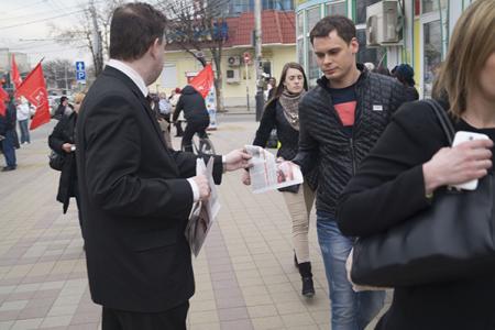 Краснодарский край. Коммунисты вышли на пикет против поборов за капитальный ремонт домов