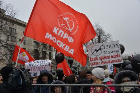 Lifenews: На многотысячном митинге в Москве коммунисты потребовали отставки правительства