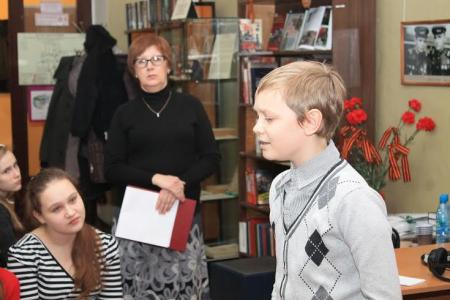 Секретарь Псковского обкома КПРФ Геннадий Бубнов встретился с учениками и читателями библиотеки «БиблиоЛюб»