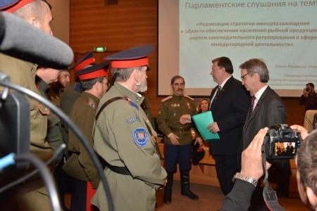 Донские казаки передали В.И. Кашину сто тысяч подписей против строительства под Новохоперском Воронежской области медно-никелевого горно-обогатительного комбината