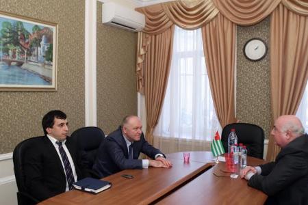 Депутат-коммунист А.Ж. Бифов встретился с послом Республики Абхазия И.М. Ахба