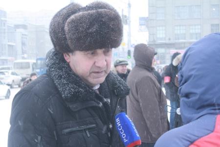 "Власть и собственность - народу!". Новосибирские коммунисты провели антикризисный пикет