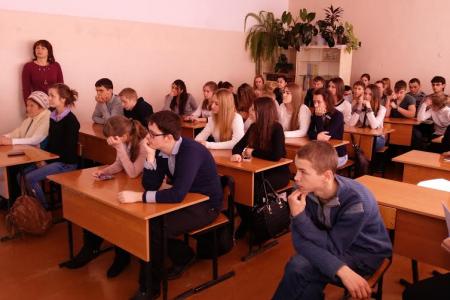 Первый секретарь ЦК ЛКСМ РФ Анатолий Долгачев провел открытый урок, посвященный Знамени Победы, в поселке Дунай Приморского края
