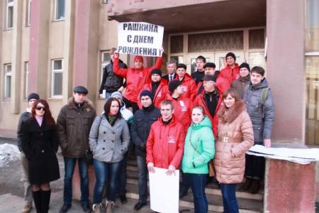 Саратовские активисты КПРФ и ЛКСМ провели ряд одиночных протестных мероприятий