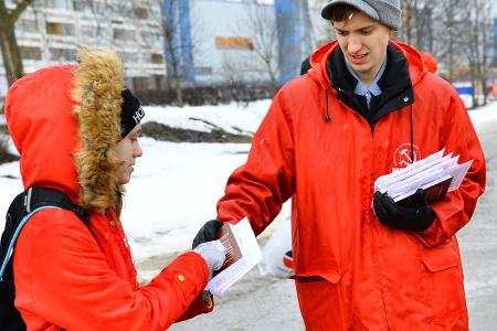 «Сванидзе! Хватит врать!». Пикет комсомольцев Иванова