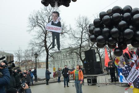 Lifenews: На многотысячном митинге в Москве коммунисты потребовали отставки правительства
