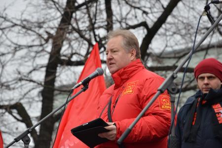Lifenews: На многотысячном митинге в Москве коммунисты потребовали отставки правительства