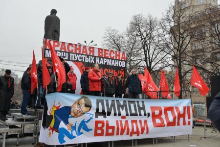 Lifenews: На многотысячном митинге в Москве коммунисты потребовали отставки правительства