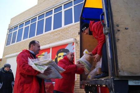 К годовщине воссоединения России и Крыма сталинградские коммунисты отправили юбилейный гуманитарный груз
